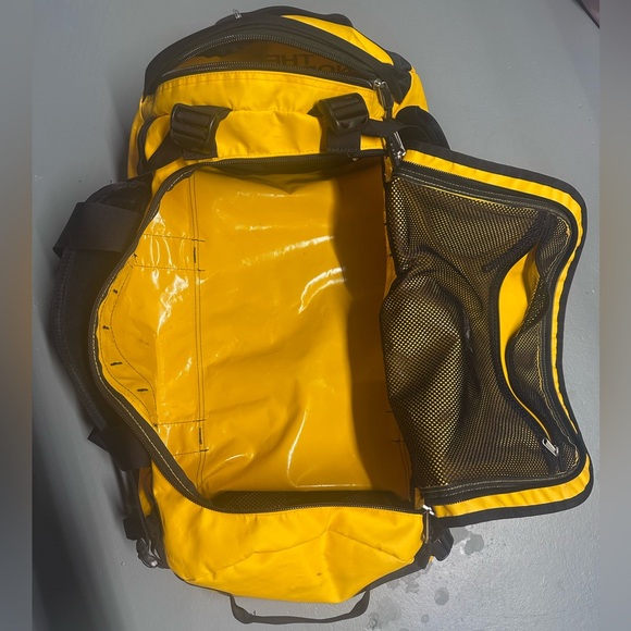 North Face Medium Base Camp Dudfle - Picture 2 of 3